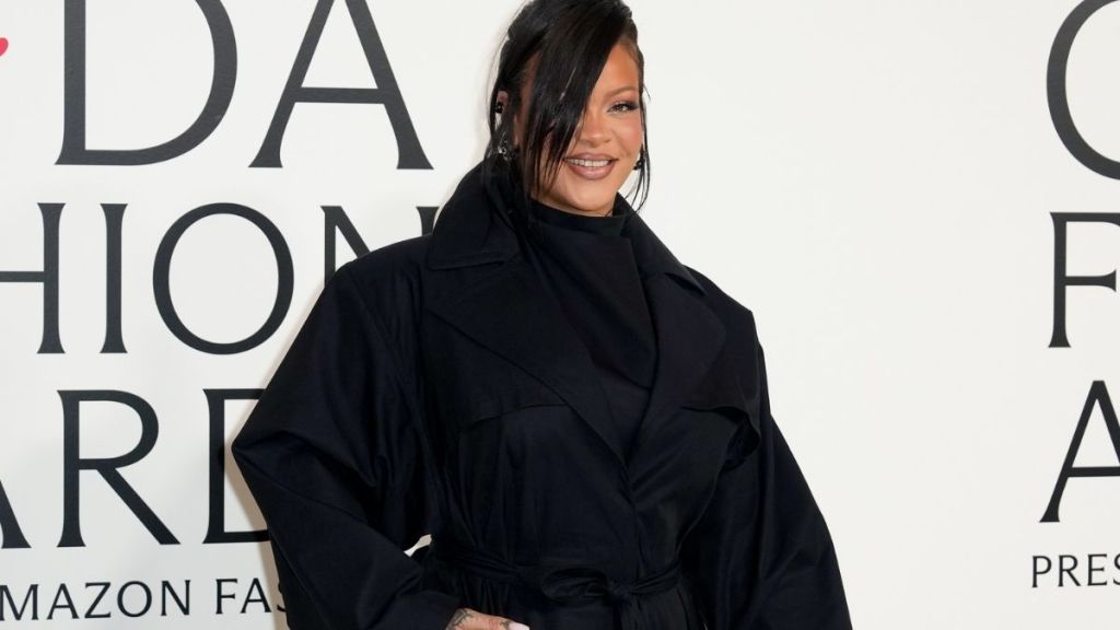 Rihanna in All-Black Shorts & Tee Is Such a Vibe