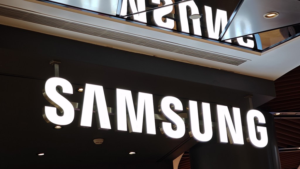 Samsung Unveils the First-Ever 6K Glasses-Free 3D Gaming Monitor