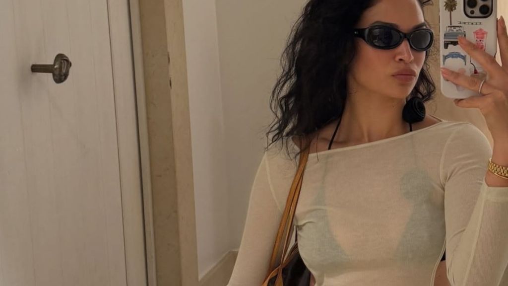 Model Shanina Shaik’s Thong Is Held by Just Chains