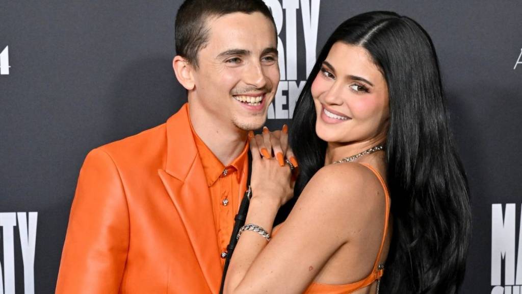 Timothée Chalamet Spotted Picking Bikinis For Kylie Jenner