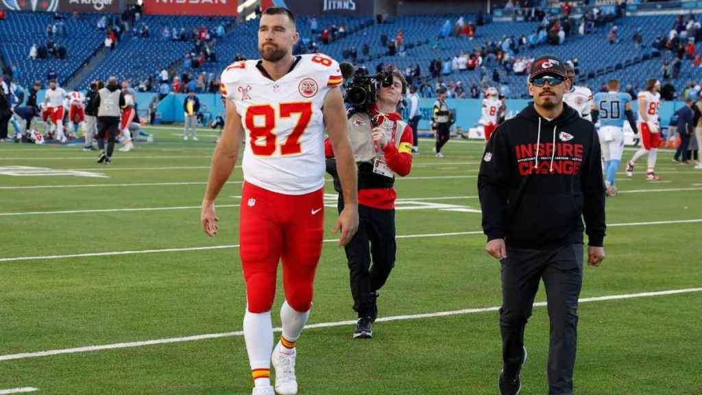Travis Kelce Walking off the Field After Chiefs Loss Has Fans Talking