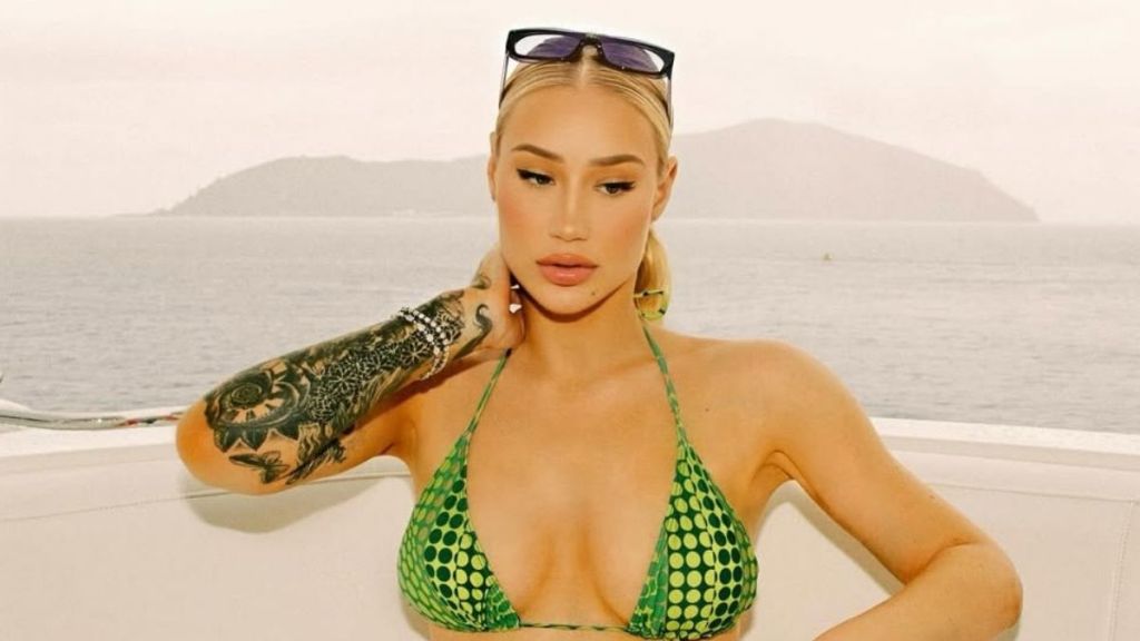 Iggy Azalea Posing in Tiny Bikini Will Take Your Breath Away