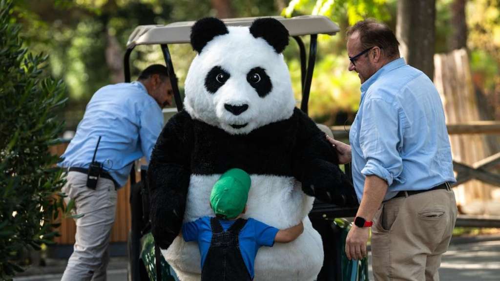 Japanese Zookeepers Are ‘Mimicking’ Pandas for This Reason