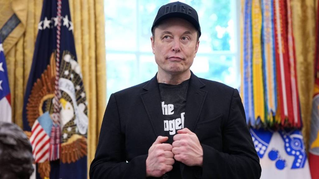 Elon Musk's Ex GF 'Isn't Afraid' Amid Her Grok AI Explicit Images