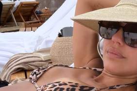 Jessica Alba Lying Down in Bikini Raises Temperature on Sight