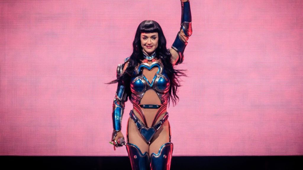 Katy Perry's Strapless Iridescent Gown Has a Mother of Pearl Bodice