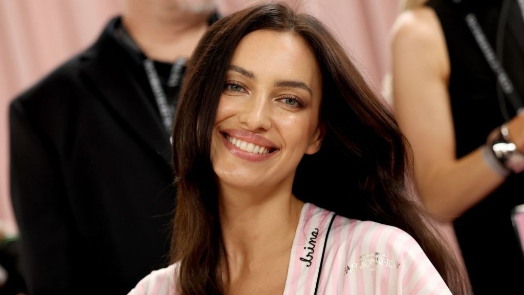 Irina Shayk Brings Heat in Bikini for Valentine’s Day