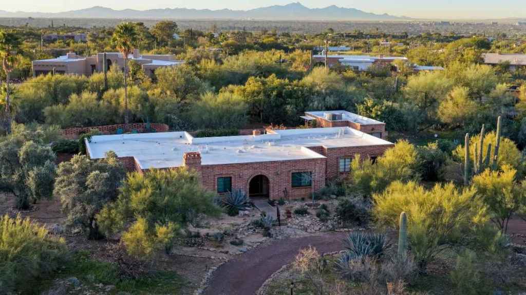 Nancy Guthrie’s Neighbor Likely Saw Kidnapping Suspect Near Her Home