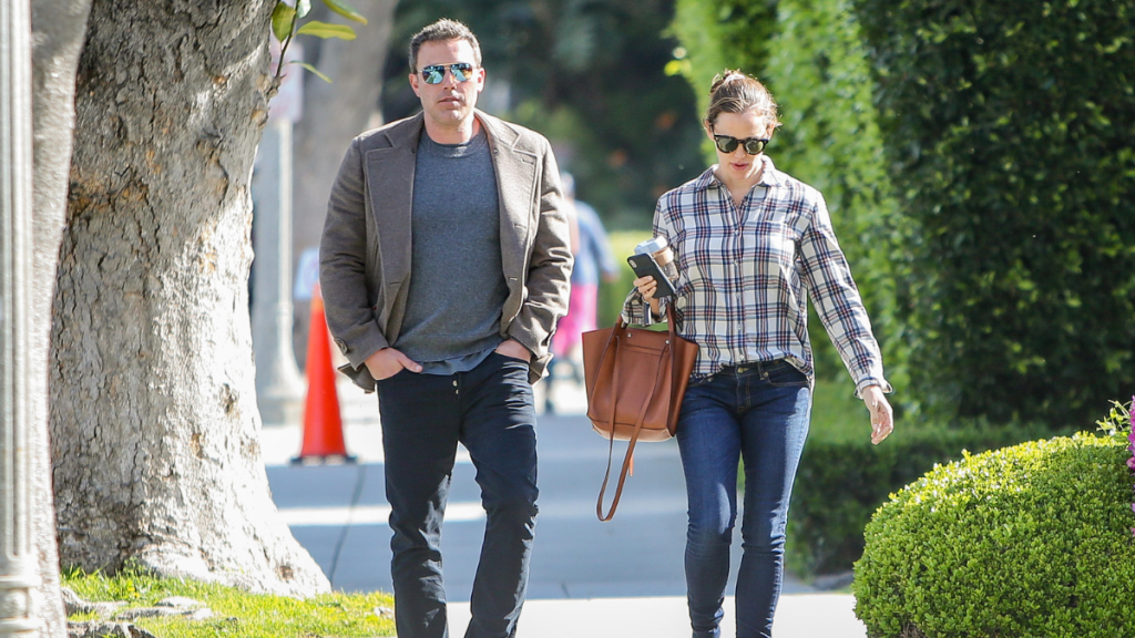 Jennifer Garner Felt ‘In the Middle’ During Ben Affleck & J.Lo Reunion
