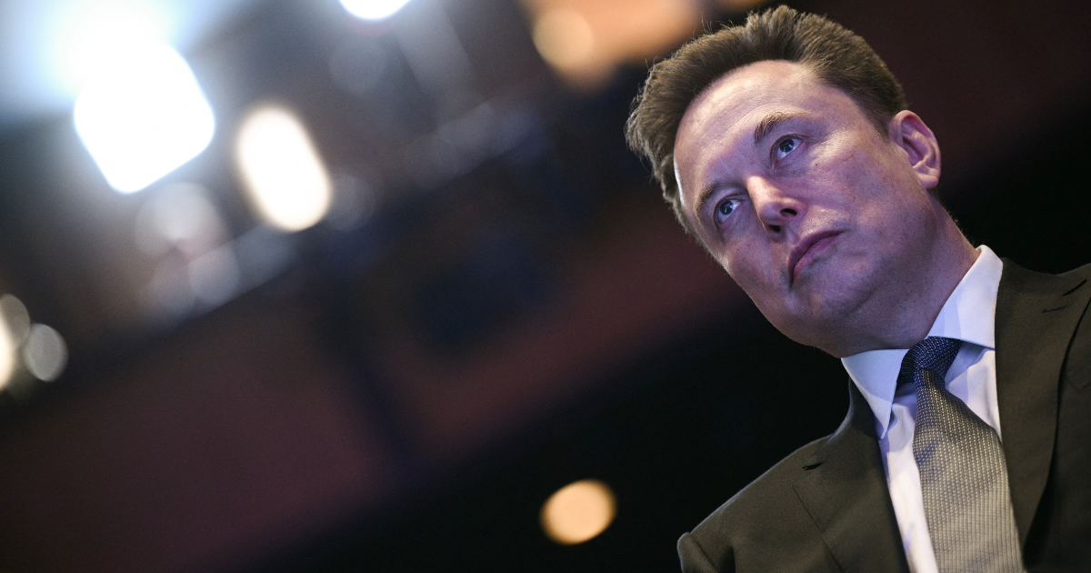 Viral ‘Ad’ Shows Aged Elon Musk & Jeff Bezos Promoting ‘Creepy’ Energy Source