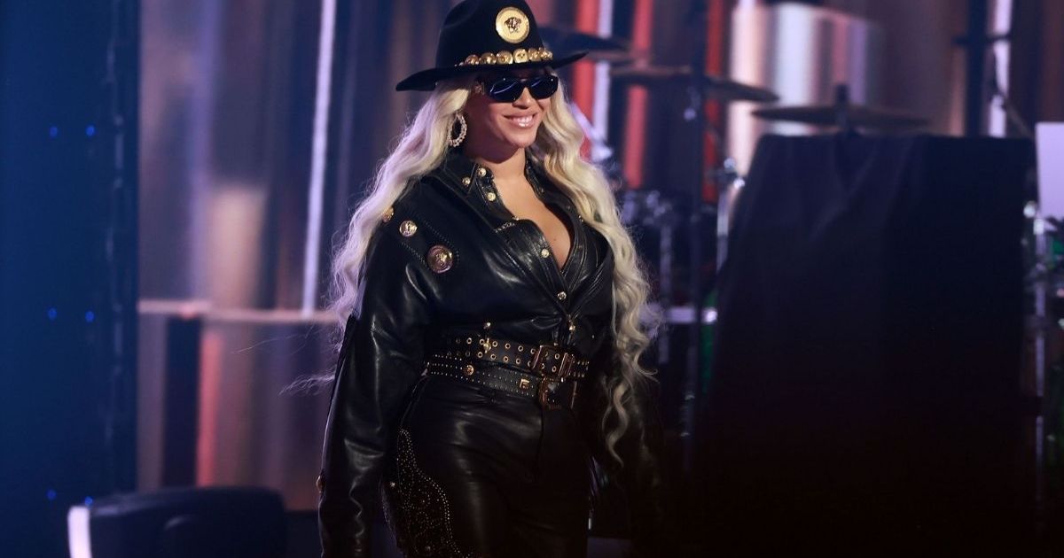Beyonce Drops Chic Trench Coat Look in Rare Update - Mandatory