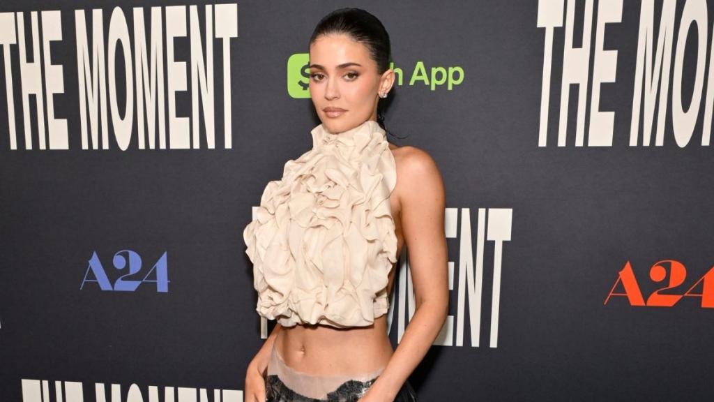 Kylie Jenner Keeps It Bikini-Only for SKIMS RT: Kylie Jenner Models Bikini Look for Skims in New Pictures