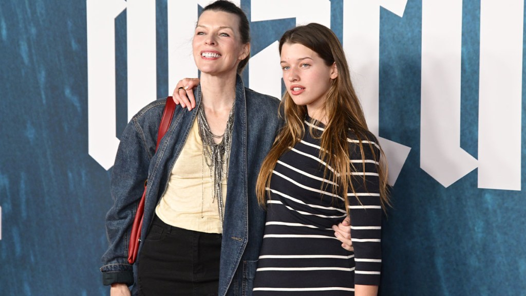 Milla Jovovich Ever Anderson Dracula