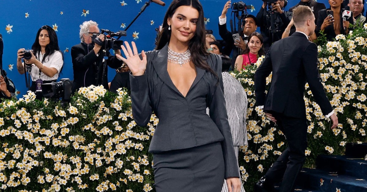 Kendall Jenner’s Cropped Shirt Is Held by a Button for Vogue France
