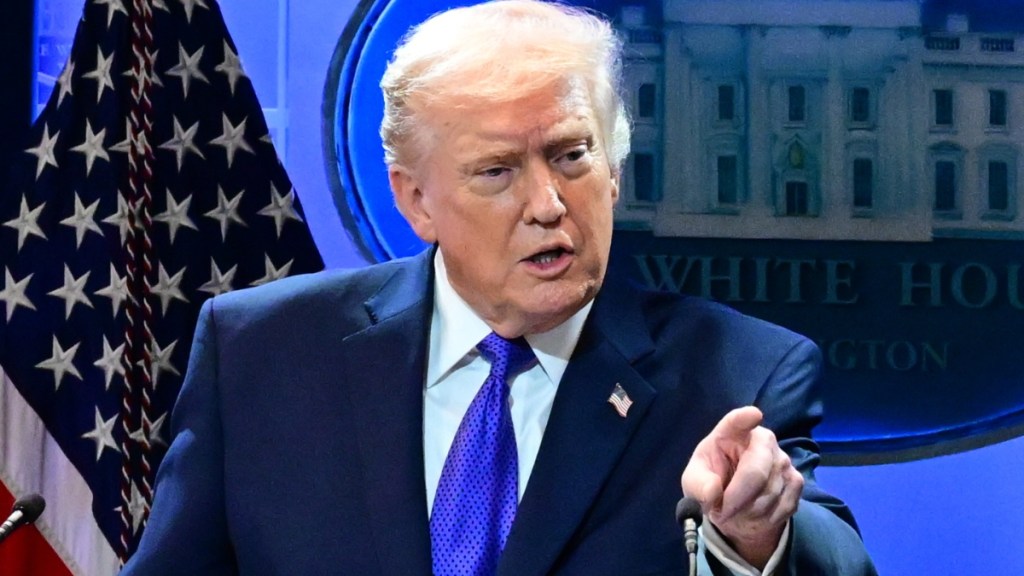 Donald Trump Calls Robert de Niro 'Sick' After His Emotional Message