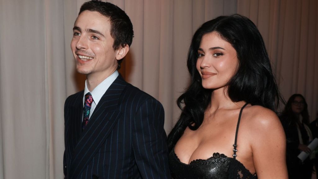 Timothee Chalamet Shares a Kiss With Kylie Jenner on Pizza Date