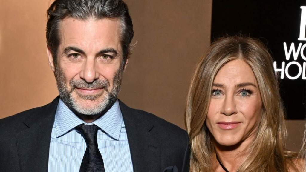 Jennifer Aniston & Brad Pitt Narrative 'Intimidates' Jim Curtis — Source
