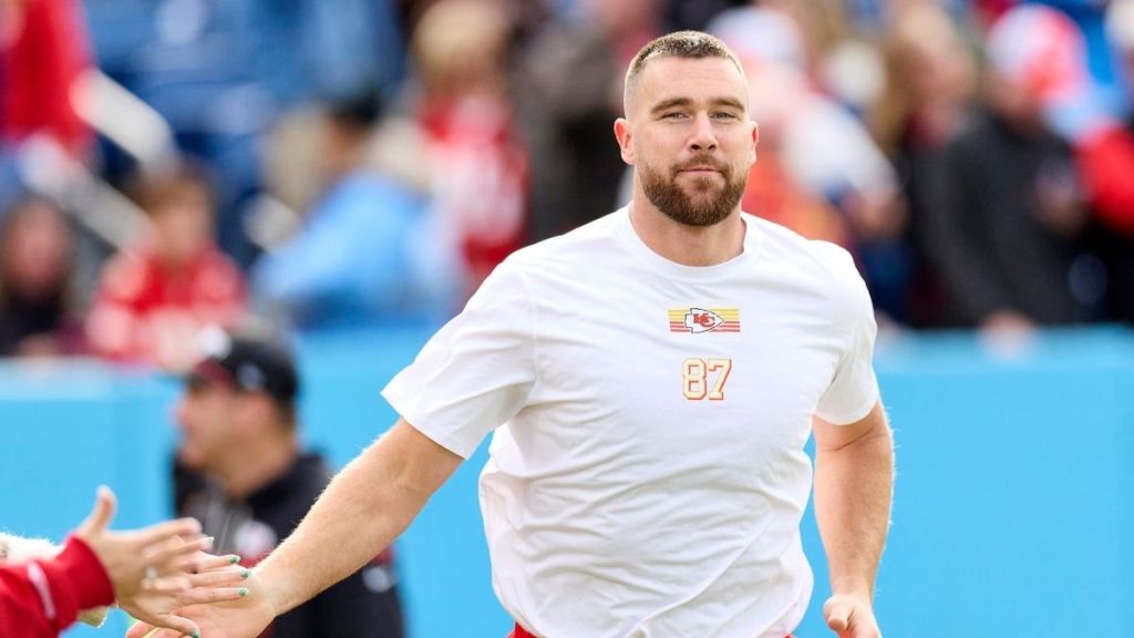 Travis Kelce's Old Hockey Photo Goes Viral