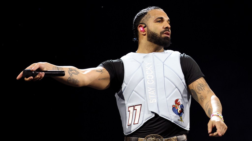 Drake Loses $1M on Patriots at Super Bowl Fueling ‘Curse’ Theories