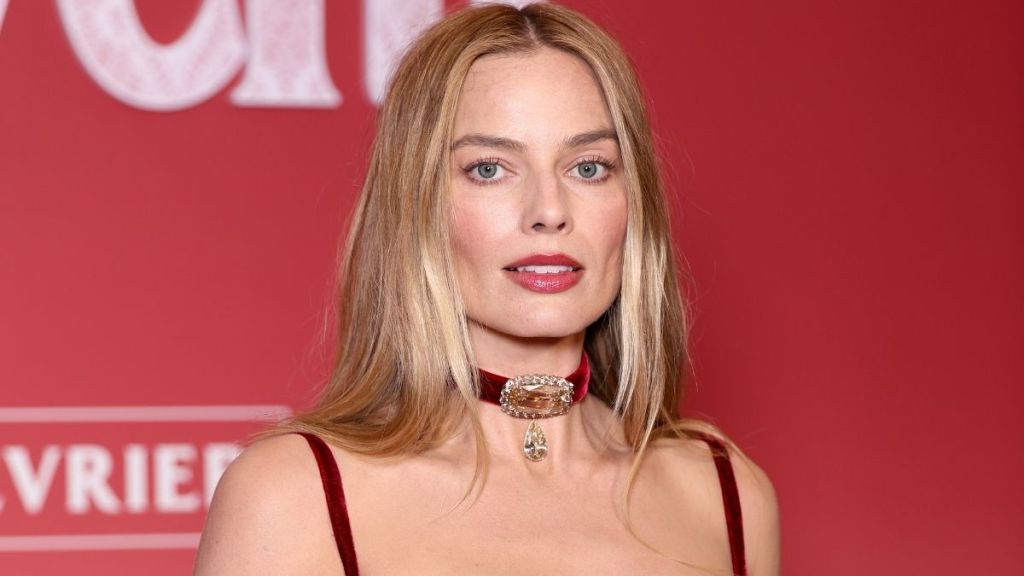 Margot Robbie & Charli XCX List Their Favorite Romance Movies