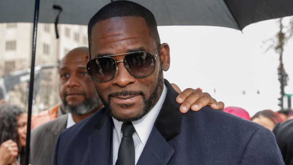 R. Kelly Out of Solitary Confinement, Lawyer Slams Prison Treatment