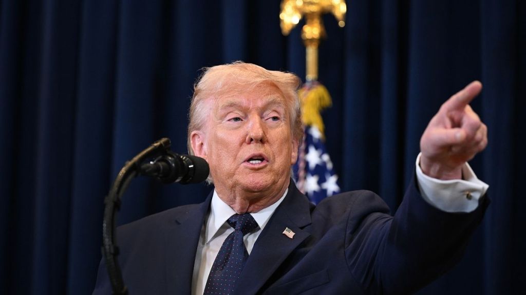 Donald Trump Mocked as ‘Jack’ to Jeffrey Epstein’s ‘Rose’ in D.C. Statue