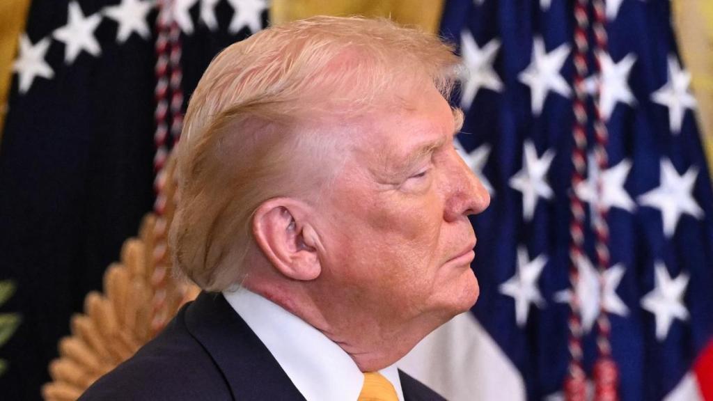 White House Doctor Explains Why Donald Trump Has Neck Rash