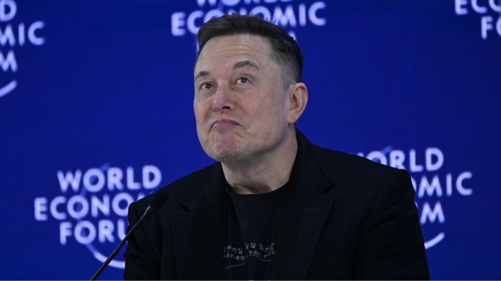 Elon Musk Is Down To Witness ‘Jurassic Park’ Become a Reality