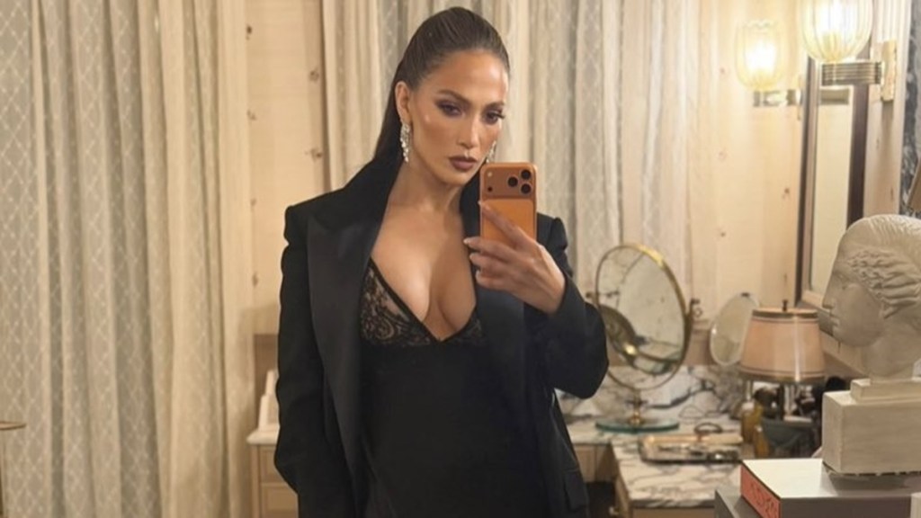 Jennifer Lopez's Daring V-Neck Style Steals the Spotlight at An Unforgettable Evening
