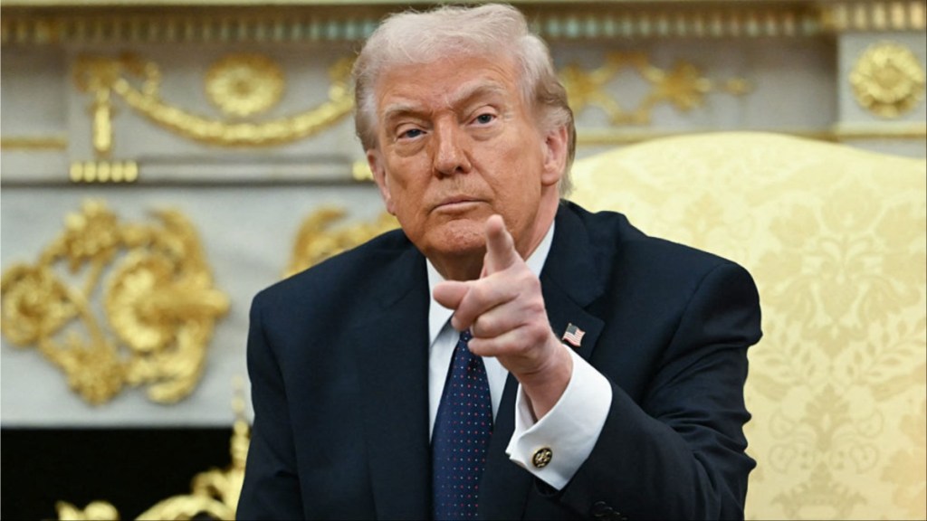 Donald Trump Invites Pastors to Pray in Oval Office Amid Iran War