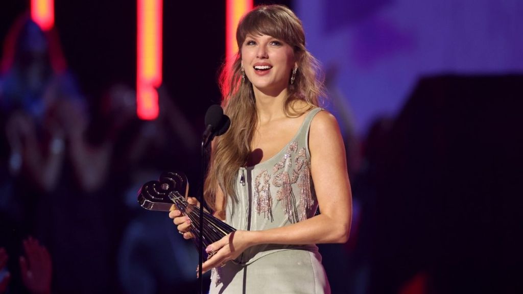 Taylor Swift’s Corset Top Look Is Almost Too Bold for the iHeartRadio Music Awards