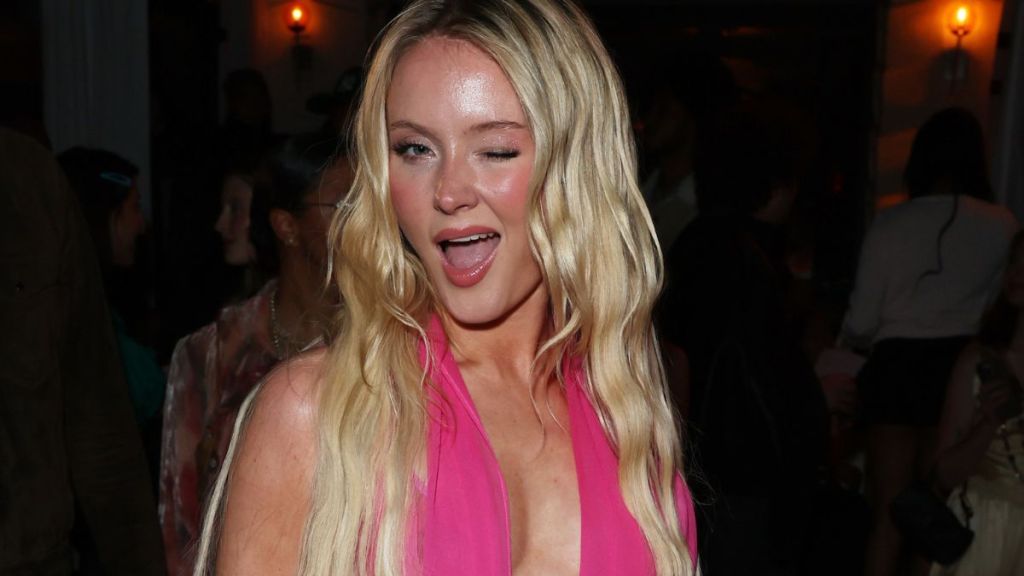 Zara Larsson's Dress Comes With Daringly High Slit for Spotify