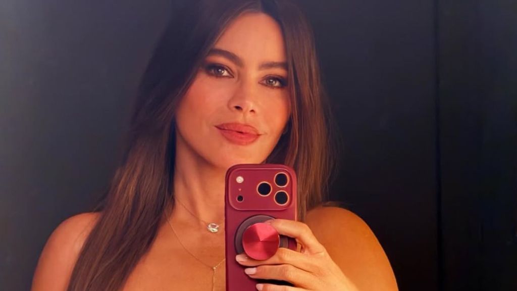 Sofia Vergara Continues to Rock Corsets During Adventurous Paris Trip