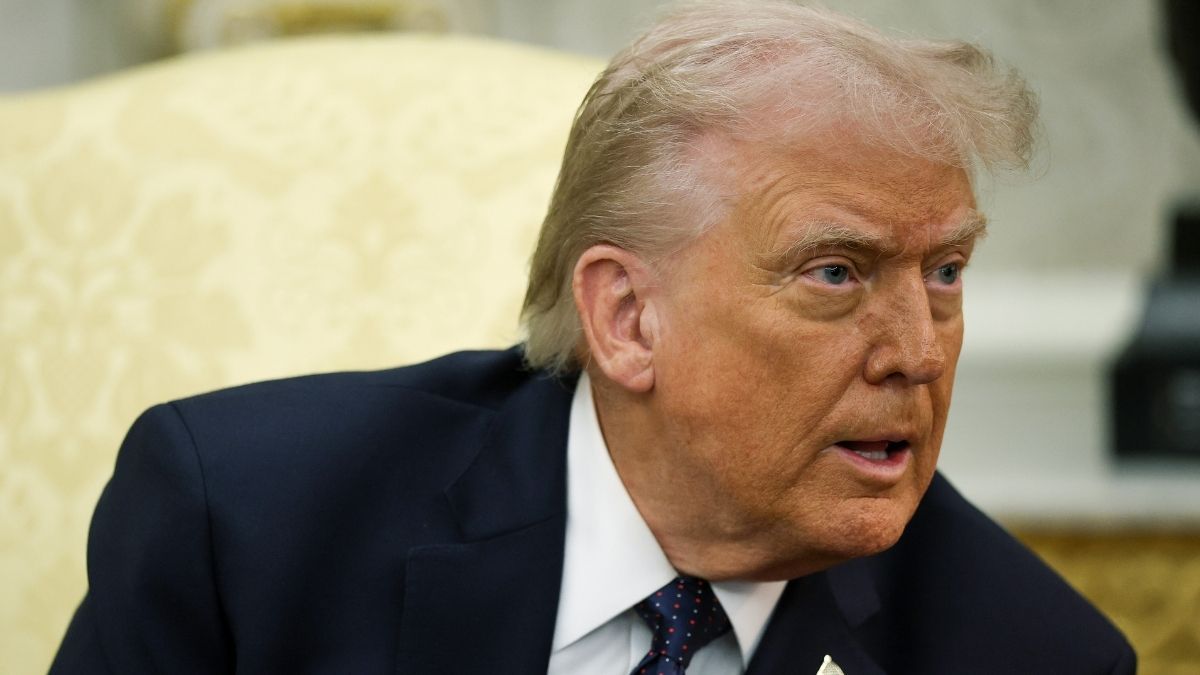 Red Rashes On Neck Donald Trump Appears to Cover Up His Neck Rash With Makeup - Mandatory