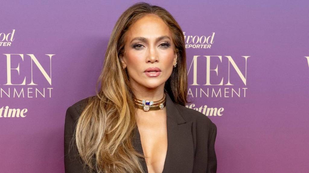 Jennifer Lopez Swaps Bodysuit for Midi Skirt for Outing With Daughter