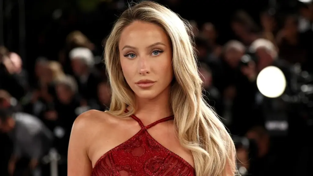 Alix Earle Brings Subtle Heat in Fitted Backless Dress at Vanity Fair Party