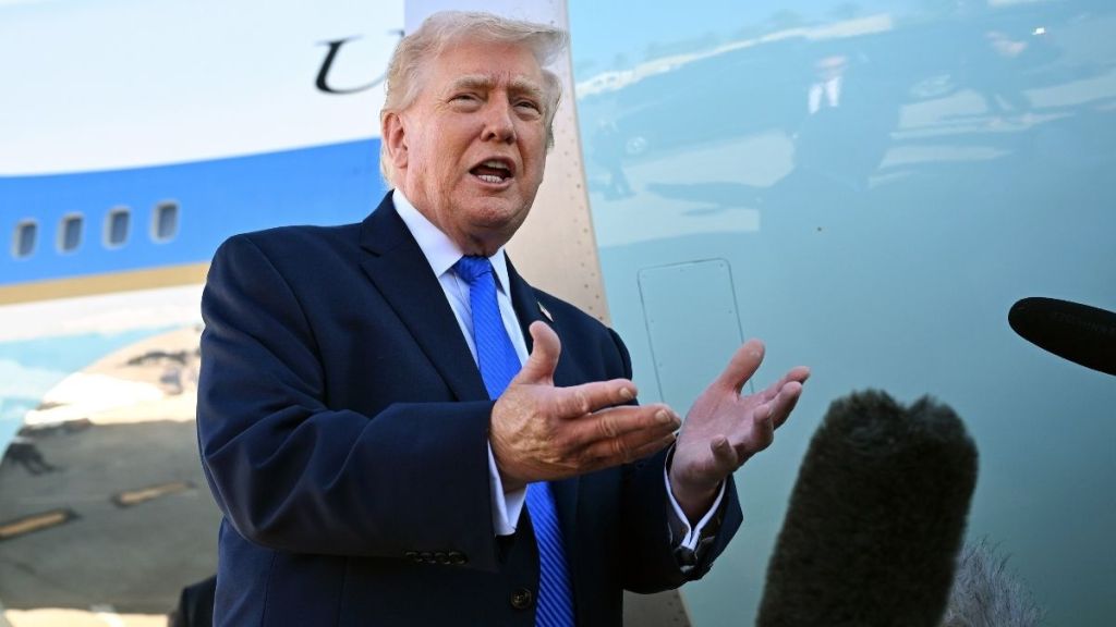 Donald Trump Covers His Bruise With Makeup While Swearing In Markwayne Mullin