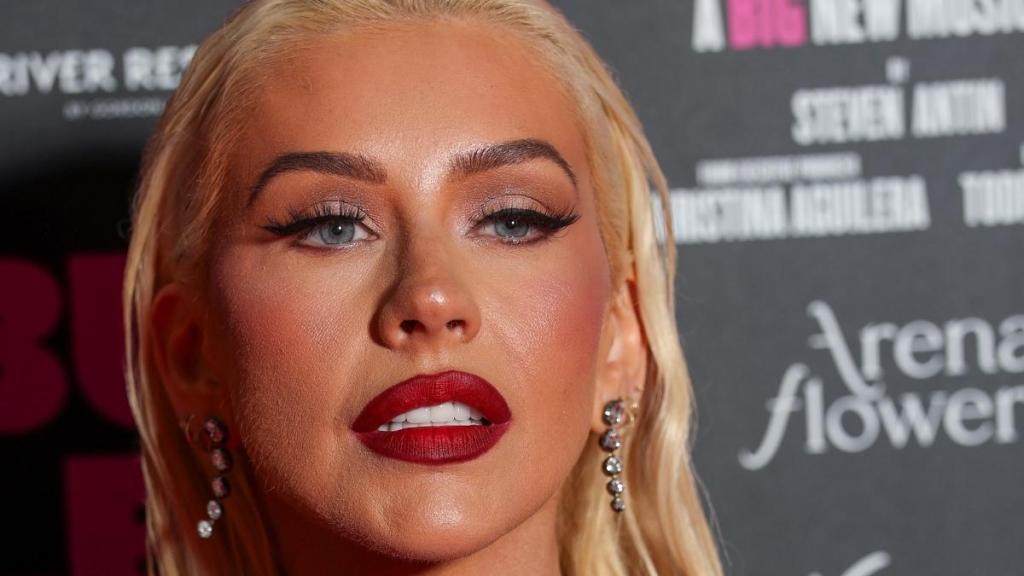 Christina Aguilera’s Performance Heats Up in a Jaw-Dropping Bodysuit