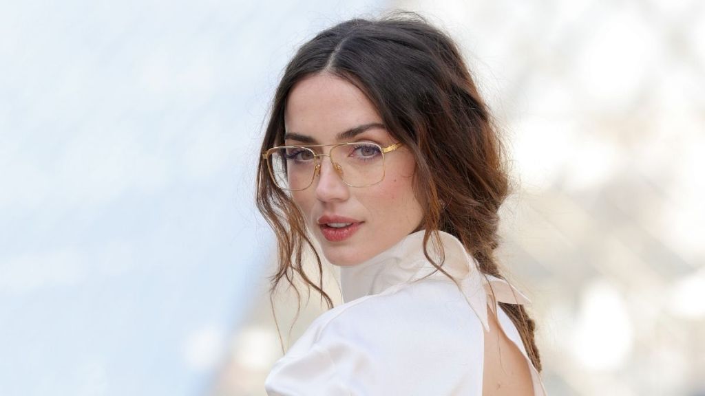 Ana de Armas’ Dress Flaunts an Unbelievably Daring Back Cutout at PFW