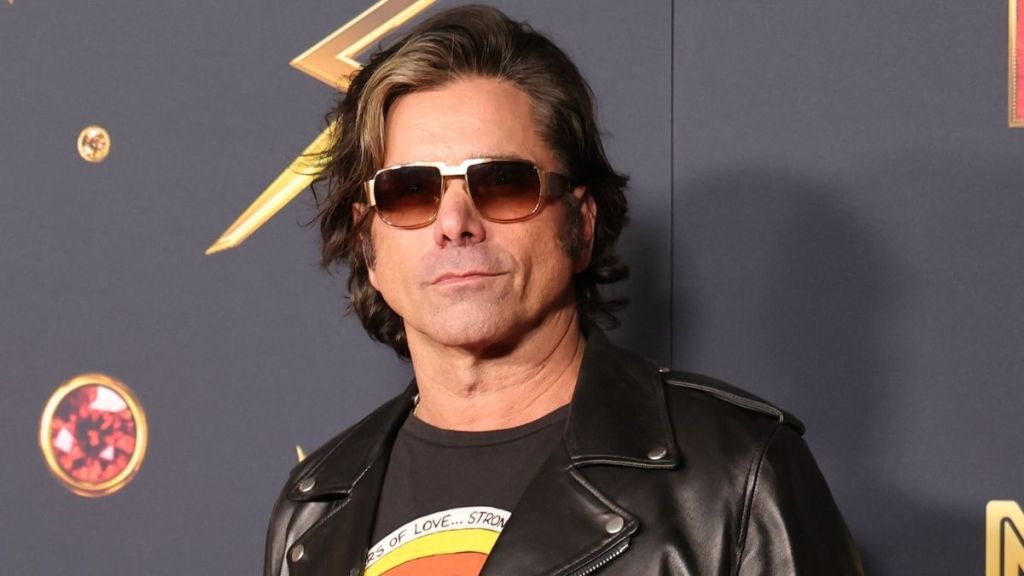 Drag: New John Stamos & Lizzy Caplan Thriller Gets First Photos