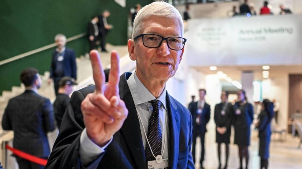 Apple CEO Tim Cook To Step Down, Replacement & Date Revealed