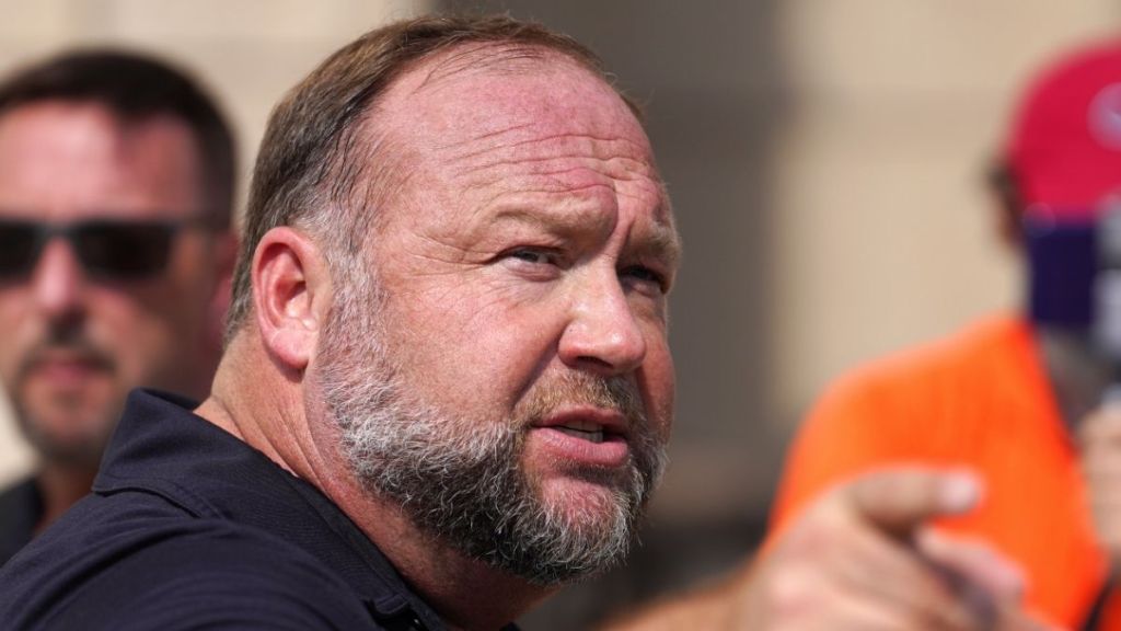 Alex Jones Slams Donald Trump Amid Iran Threat, Calls For 25th Amendment