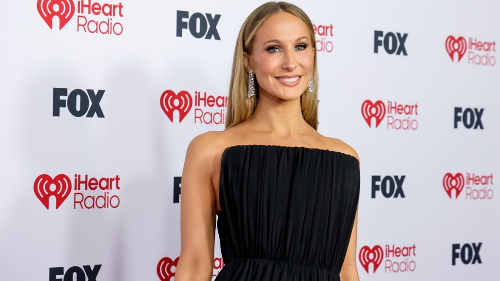 nikki glaser