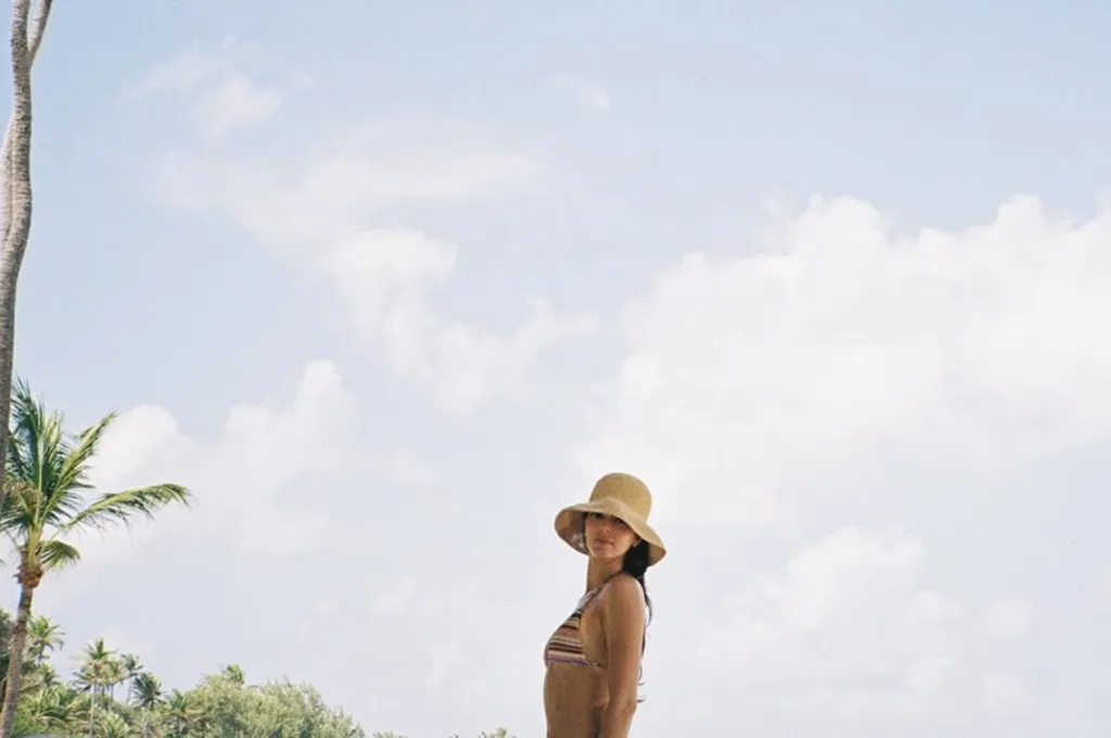 Kendall Jenner stuns in new pictures