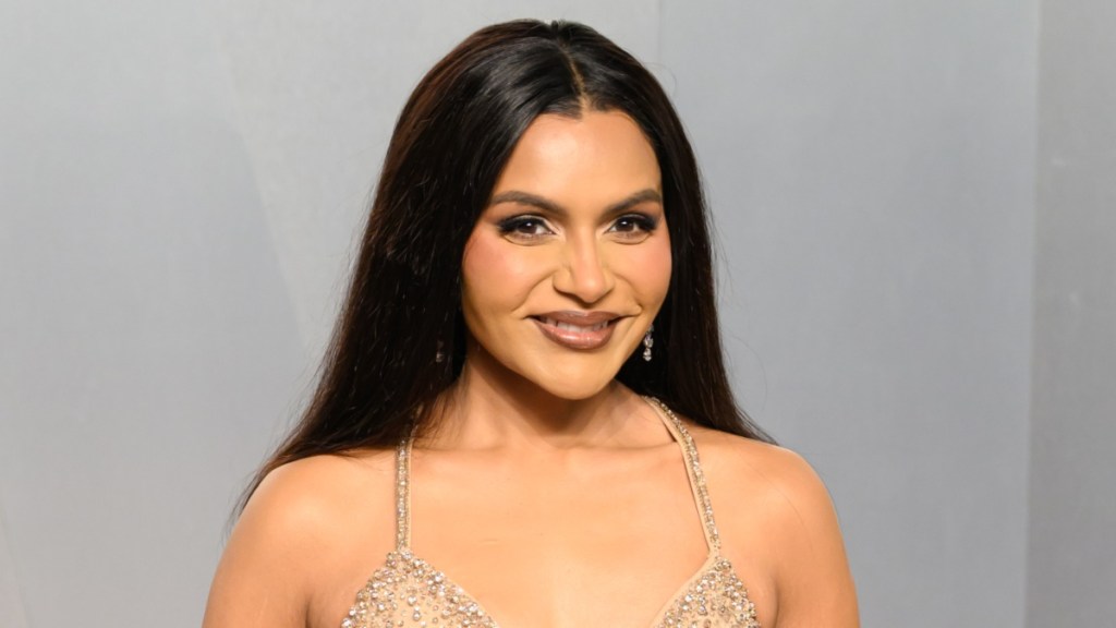Mindy Kaling’s New Hulu Comedy Show Gets Release Date & First Photos