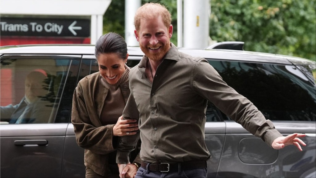 Prince Harry Unexpectedly Breaks Into Solo Dance at Australia Trip