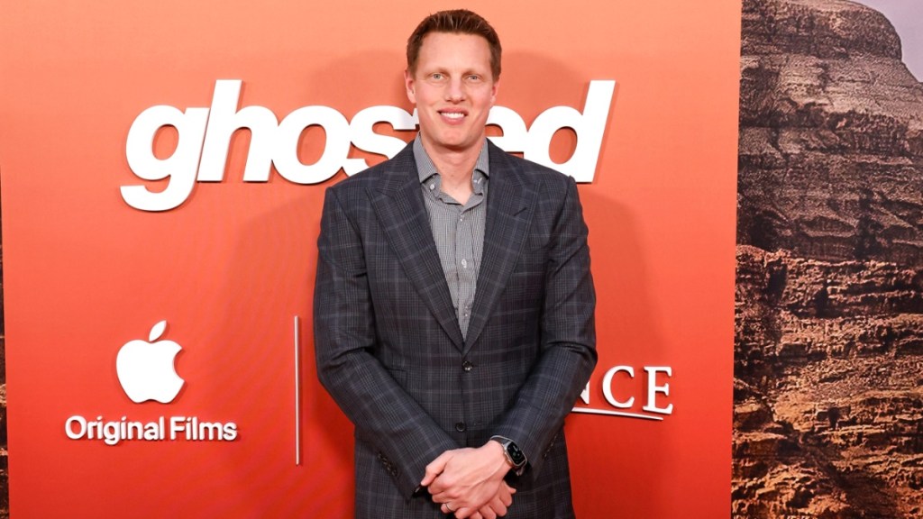Paramount's David Ellison Plans to Honor Donald Trump Amid CNN Deal — Report