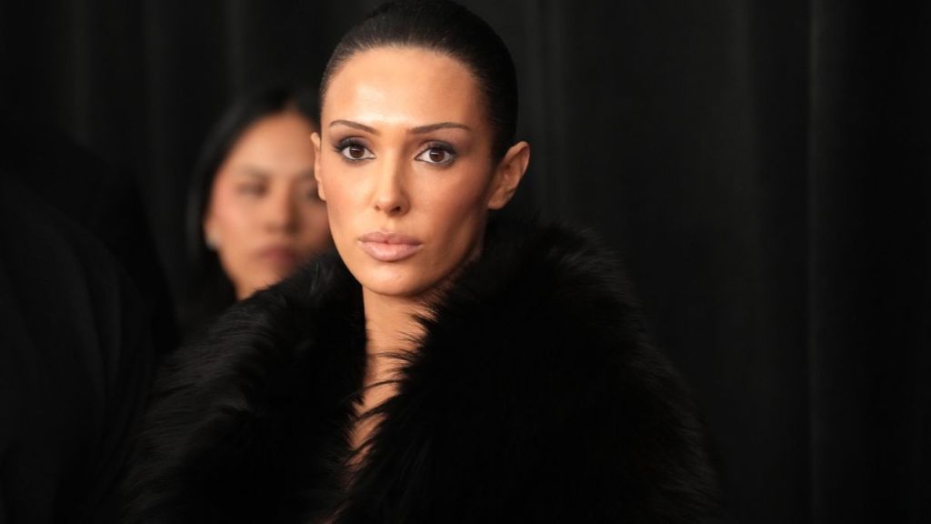 Bianca Censori Goes 'Critic' Mode With Architecture Students