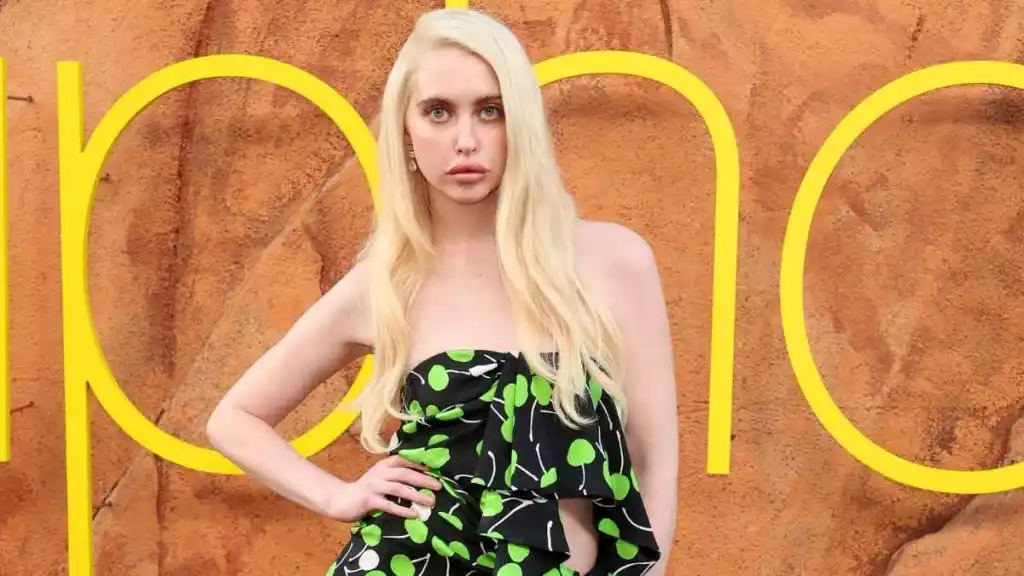 Chloe Cherry Dazzles in Daring Thigh-Slit Gown at Euphoria Season 3 Premiere