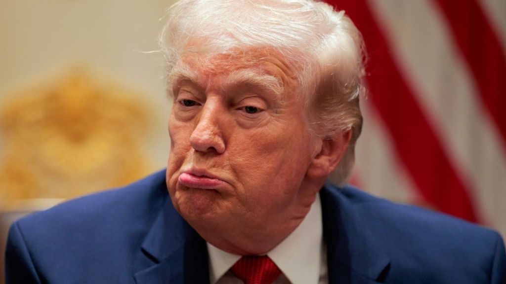 Donald Trump Seemingly Struggled to Read Handwritten Note During Meeting
